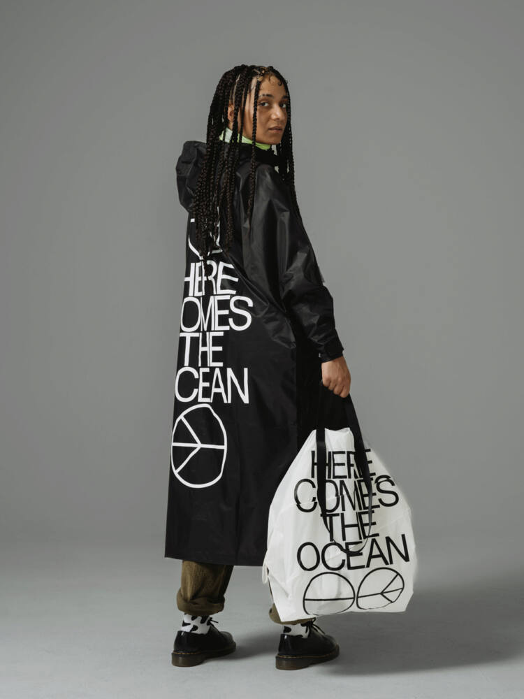 The New Raincoat Ocean Black