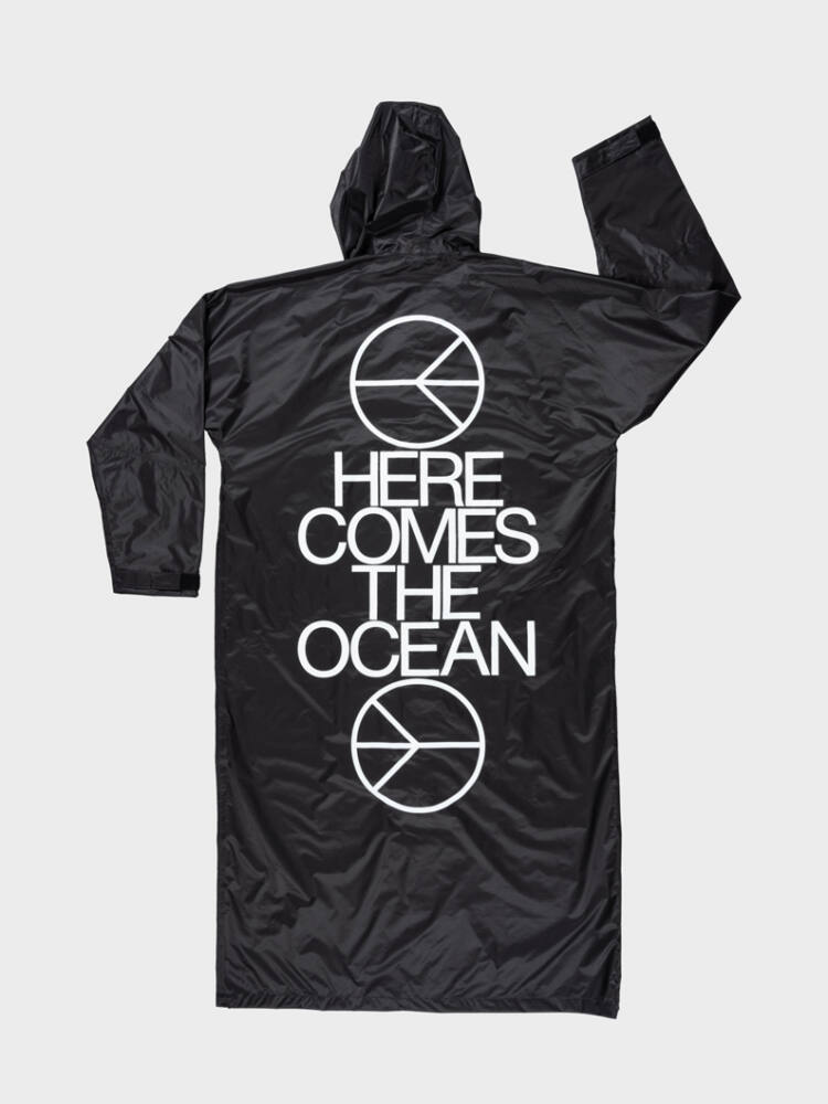 The New Raincoat Ocean Black
