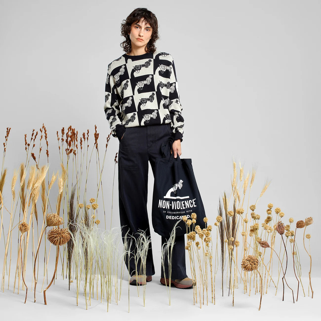 Sweater Arendal The Knotted Gun - Black