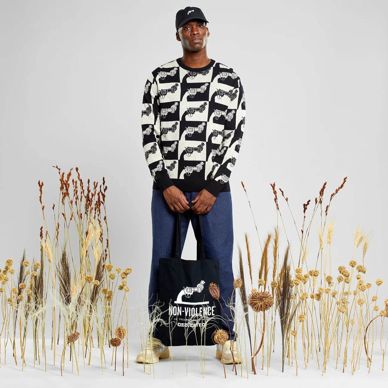 Sweater Mora The Knotted Gun - Black
