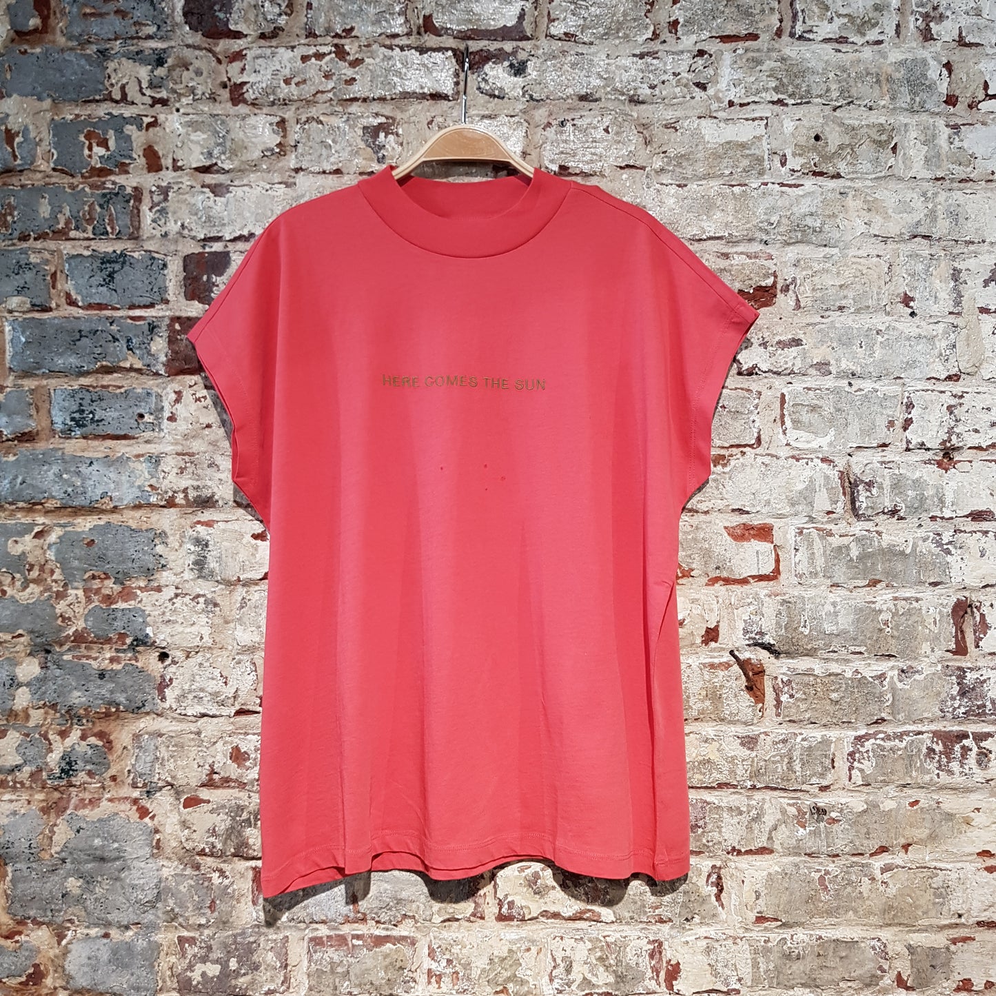 Here Comes The Sun T-Shirt - Pink