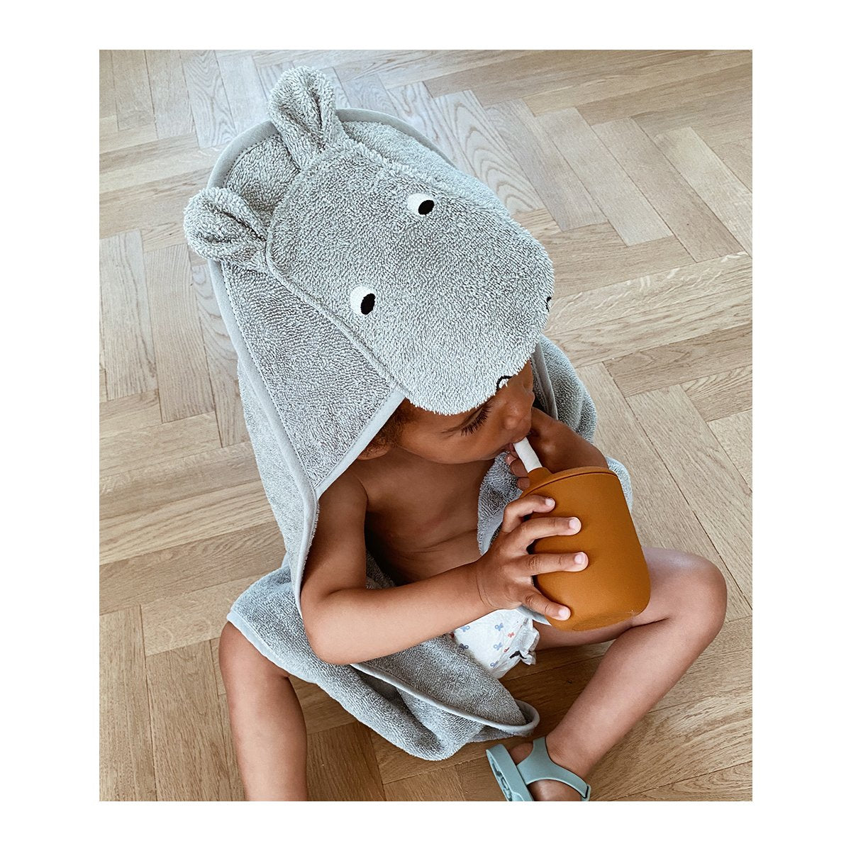 Augusta hooded towel Hippo dove blue